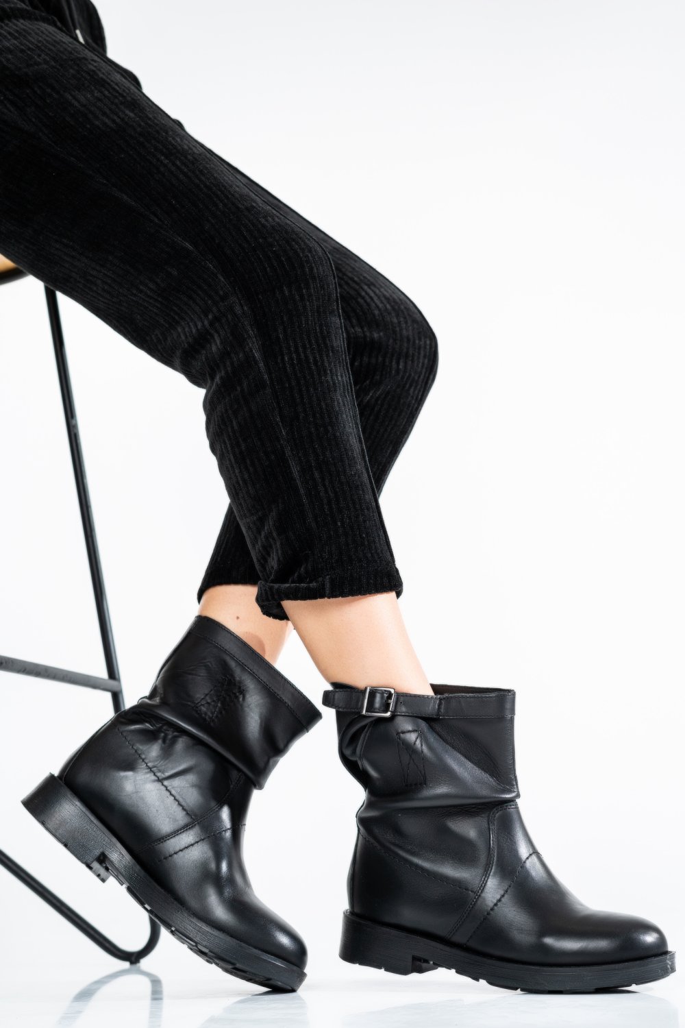 GHETE DAMA DE IARNA PIELE NATURALA NEGRE BIKERS