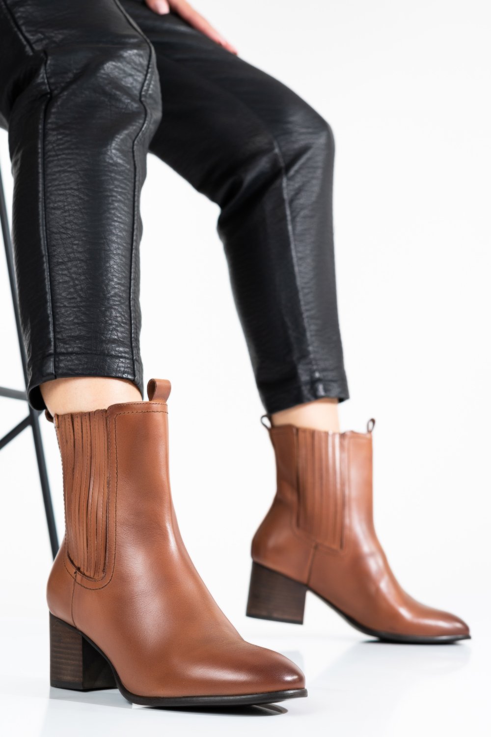 BOTINE FEMEI PIELE NATURALA MARO 9S77363