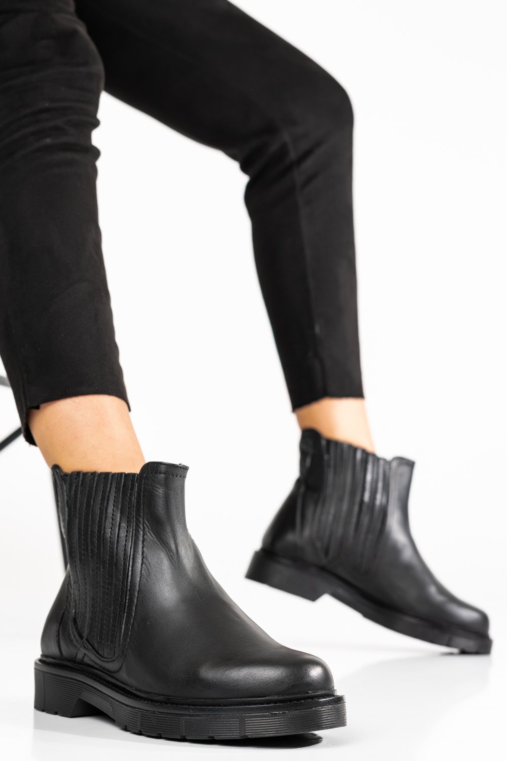GHETE FEMEI PIELE NATURALA NEGRE 6S77645