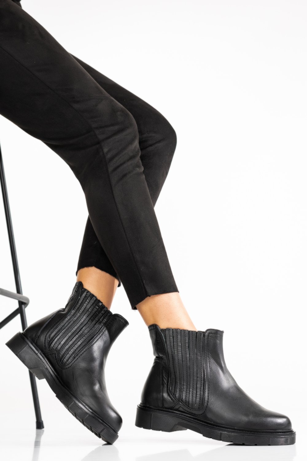 GHETE FEMEI PIELE NATURALA NEGRE 6S77645