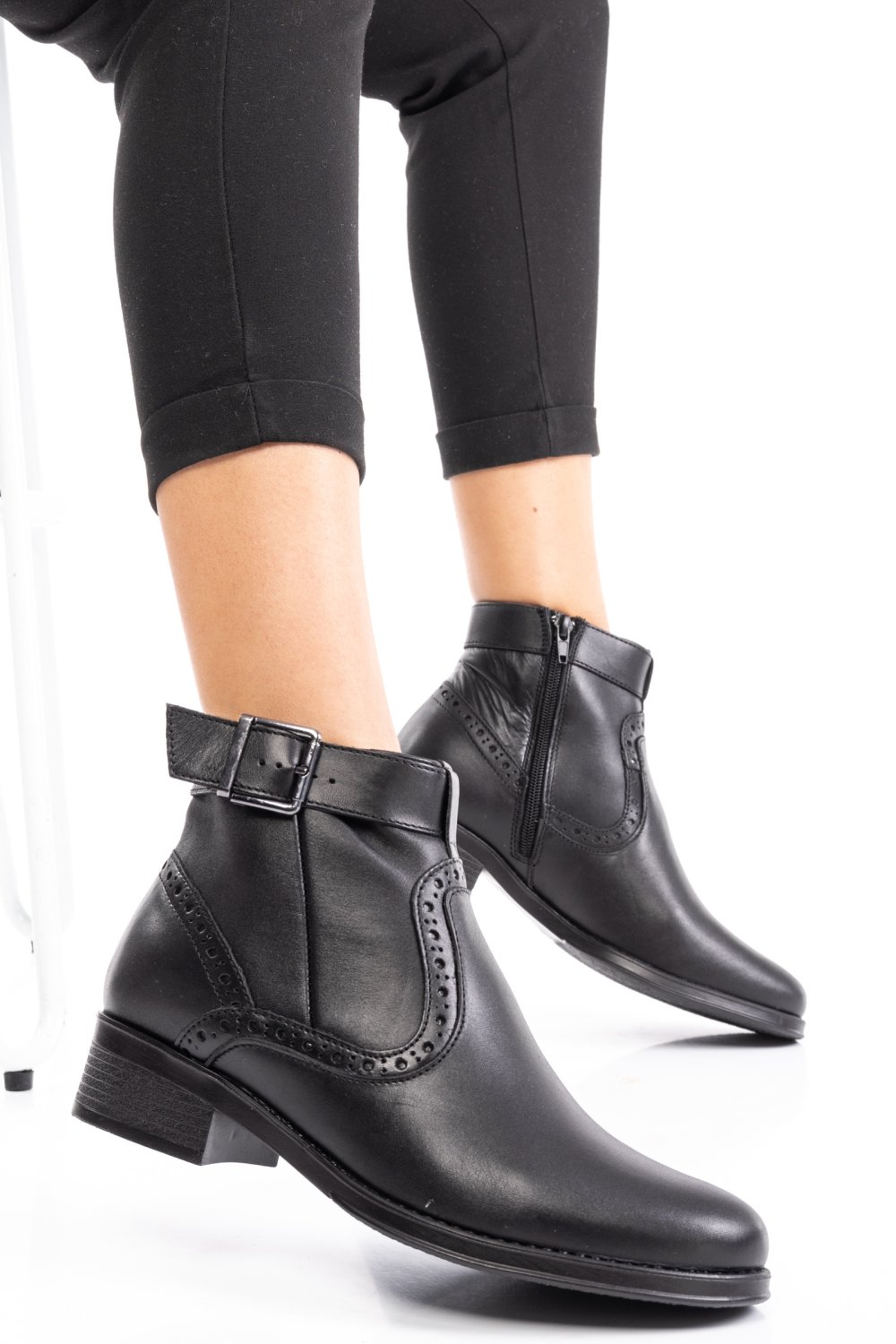 GHETE NEGRE PIELE NATURALA CARMEN