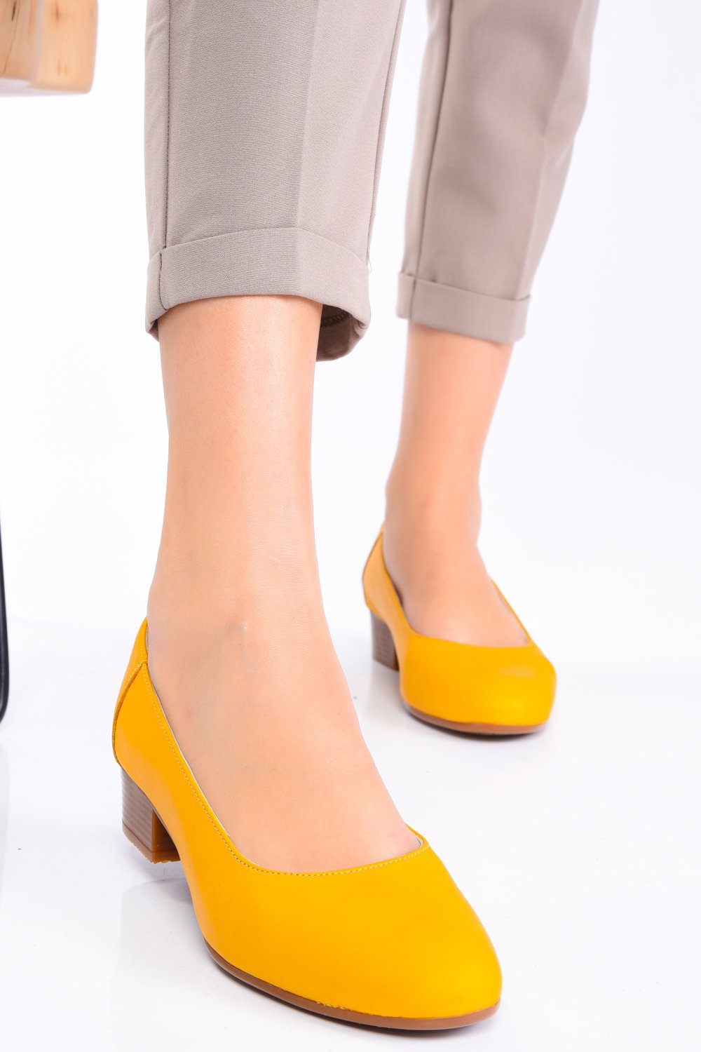 PANTOFI GALBENI PIELE NATURALA 1S7771