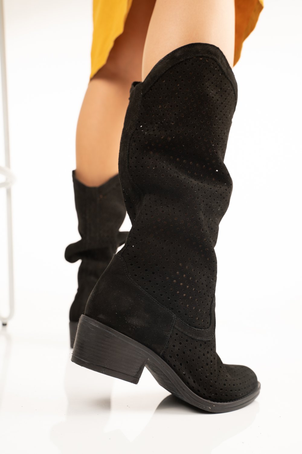 CIZME NEGRE PIELE NATURALA INTOARSA 2S7721821NBK