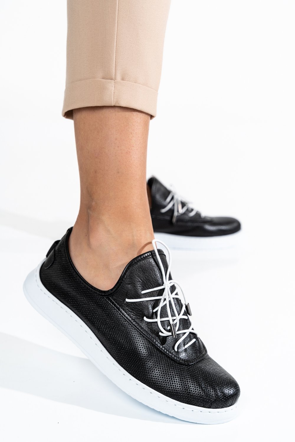 PANTOFI NEGRI PIELE NATURALA AKD23039