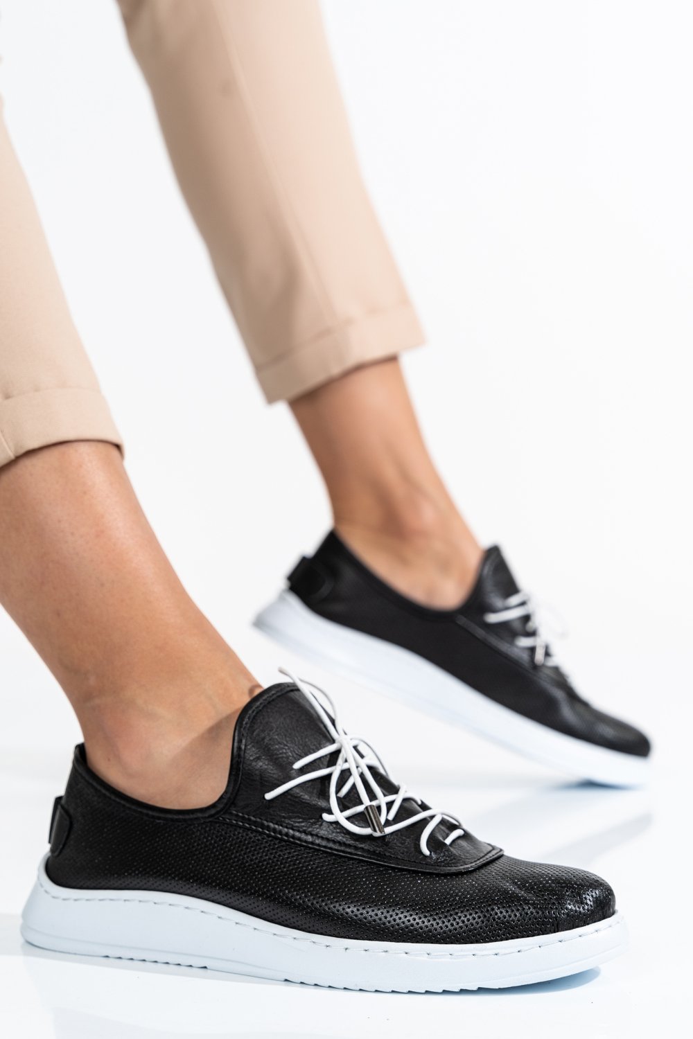 PANTOFI NEGRI PIELE NATURALA AKD23039