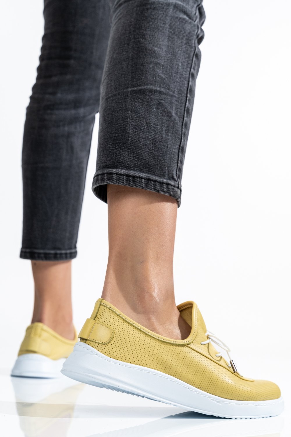 PANTOFI GALBENI PIELE NATURALA AKD23039