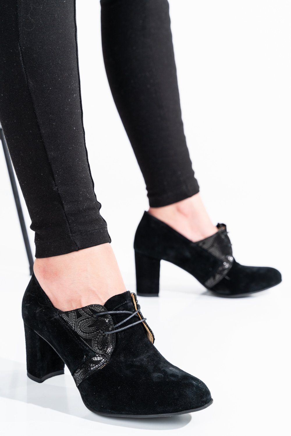 BOTINE NEGRE PIELE NATURALA INTOARSA 2PC55