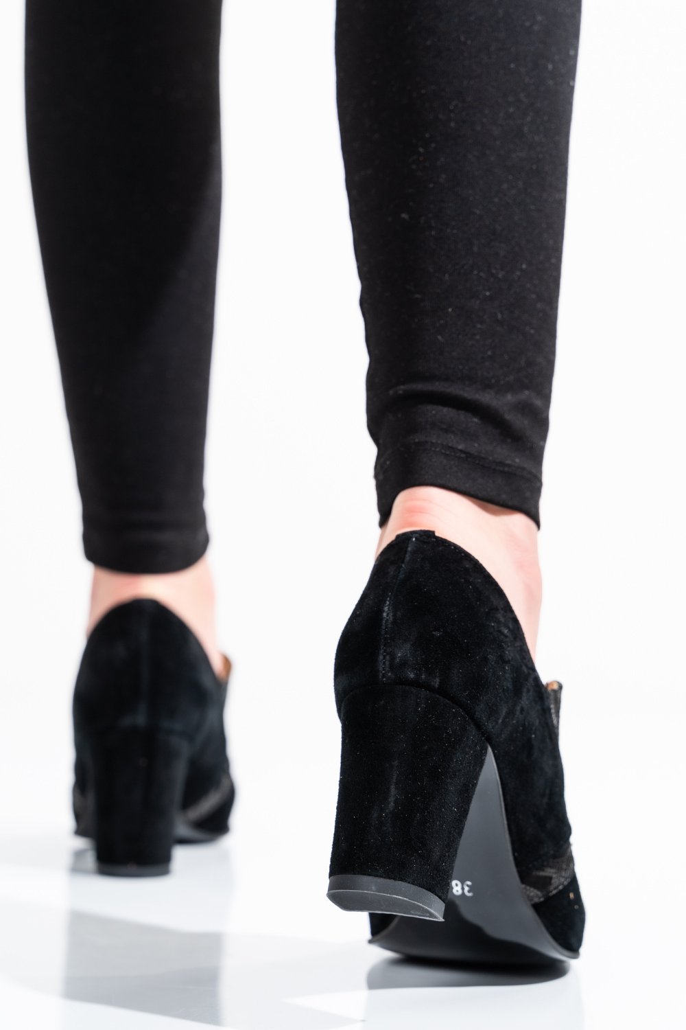 BOTINE NEGRE PIELE NATURALA INTOARSA 2PC55