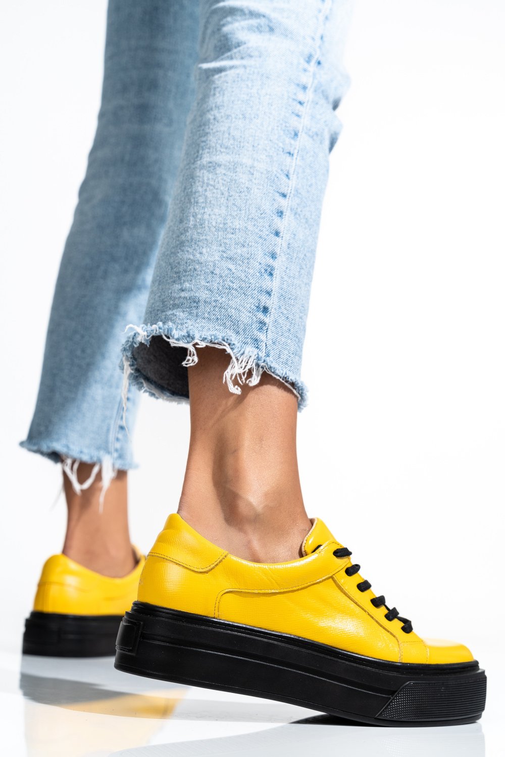 PANTOFI SPORT DAMA PIELE NATURALA GALBENI TALPA NEAGRA 3S77001