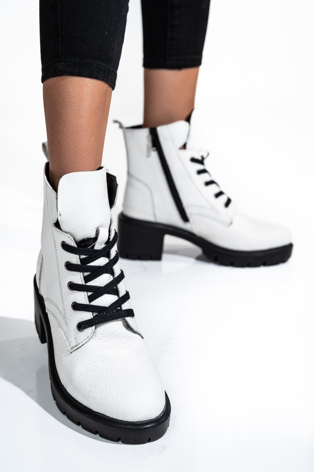 GHETE FEMEI  PIELE NATURALA ALBE CU TOC 1S770800