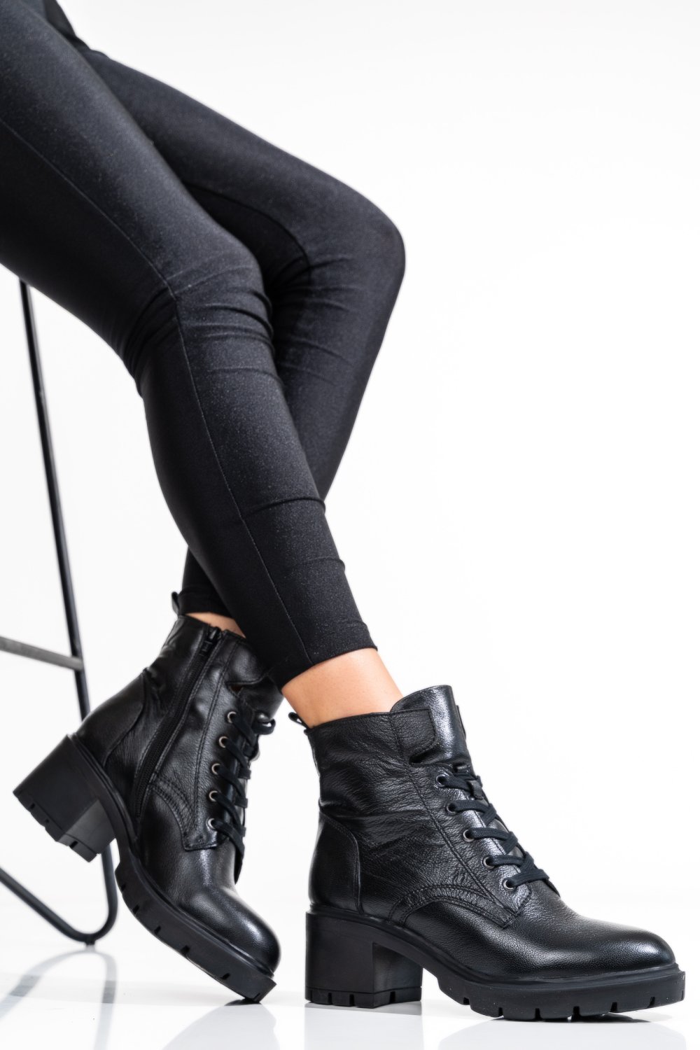 GHETE DAMA PIELE NATURALA NEGRE CU TOC MIC 1S770800