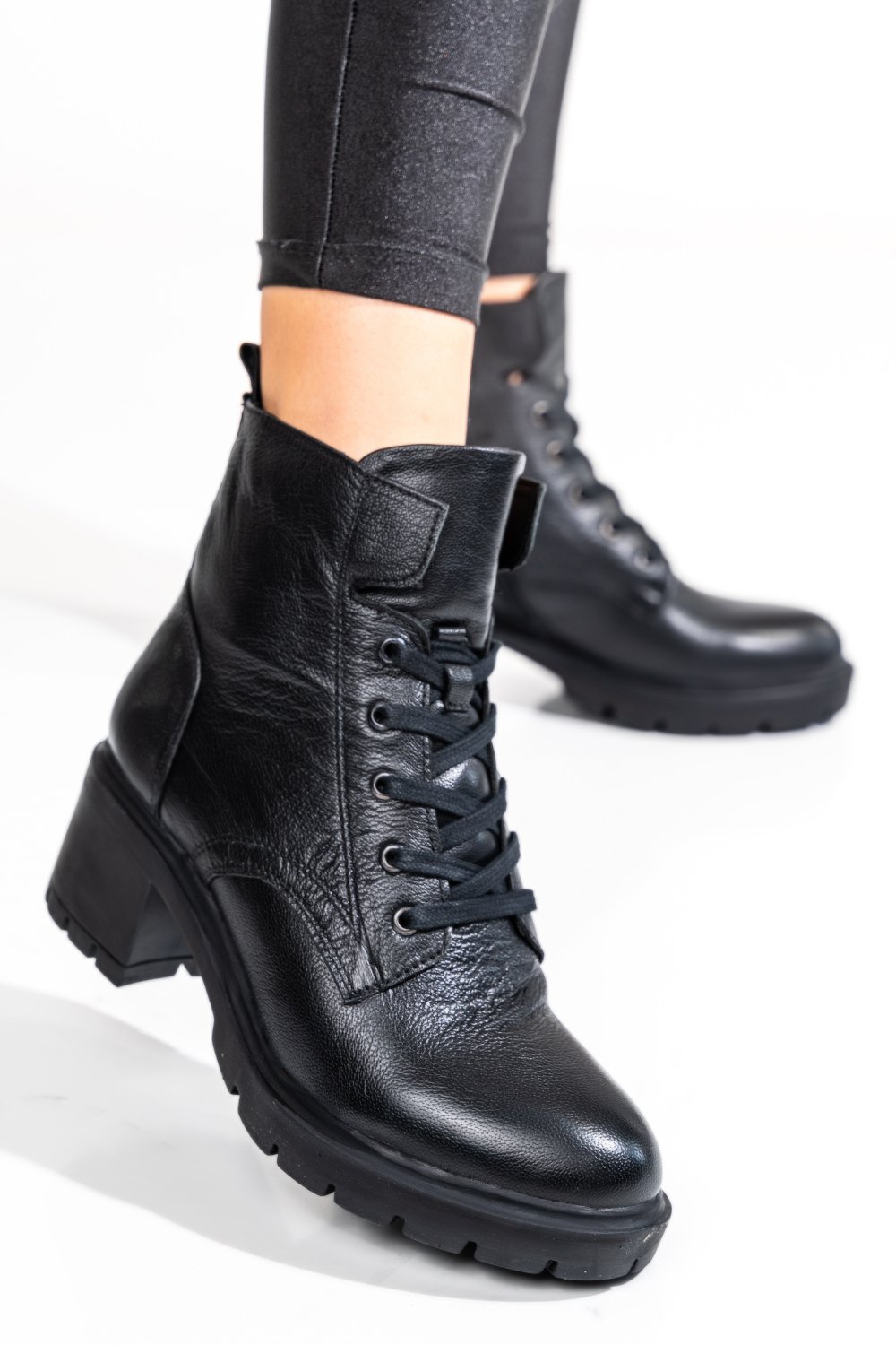 GHETE DAMA PIELE NATURALA NEGRE CU TOC MIC 1S770800