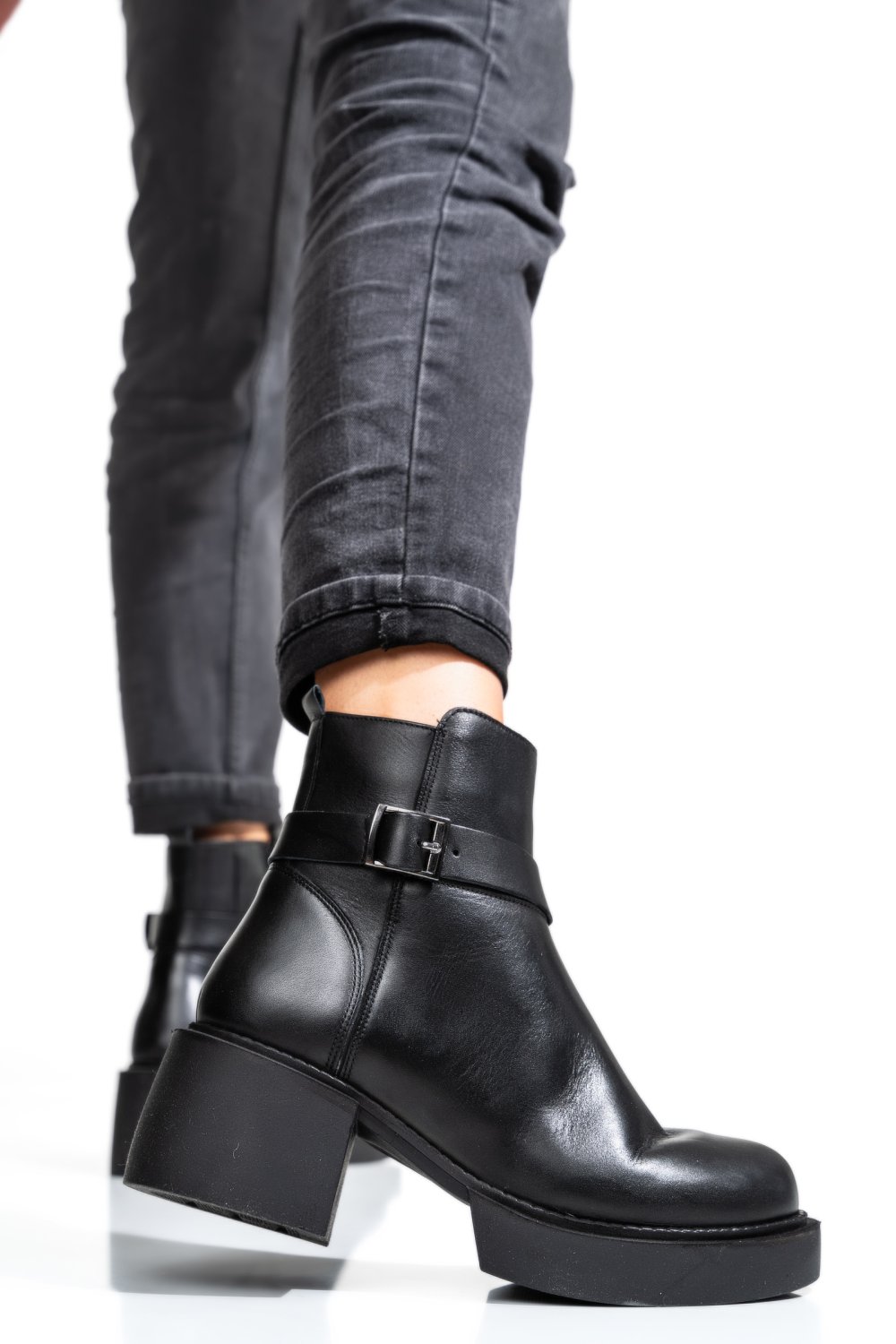 GHETE DAMA PIELE NATURALA NEGRE CU TOC MIC 3S7794