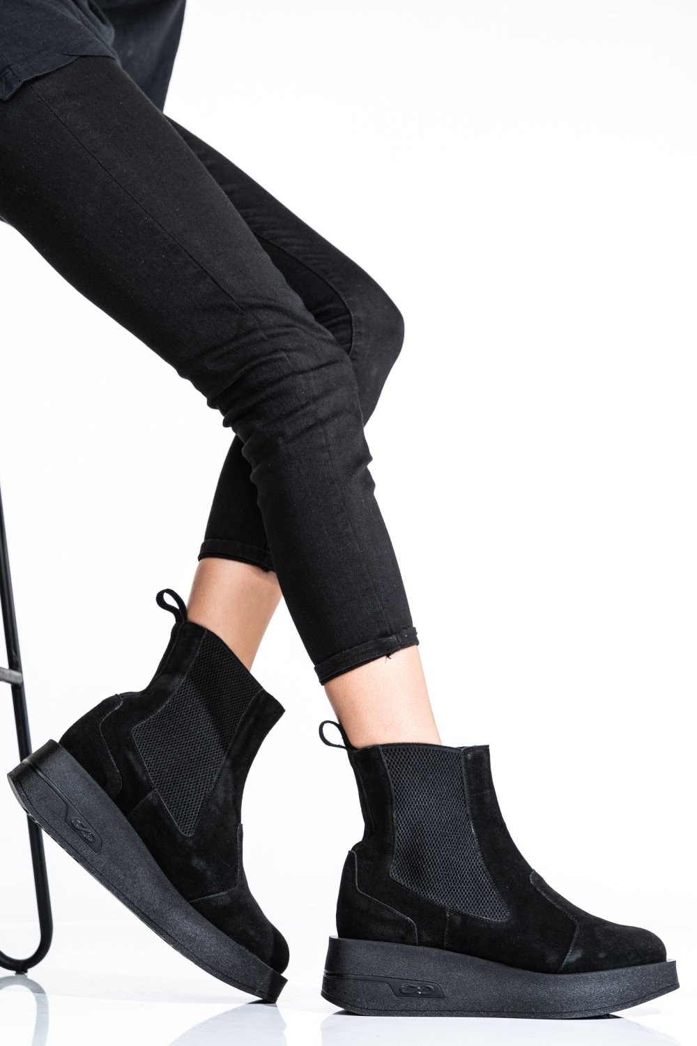 GHETE NEGRE PIELE NATURALA INTOARSA 2S7700