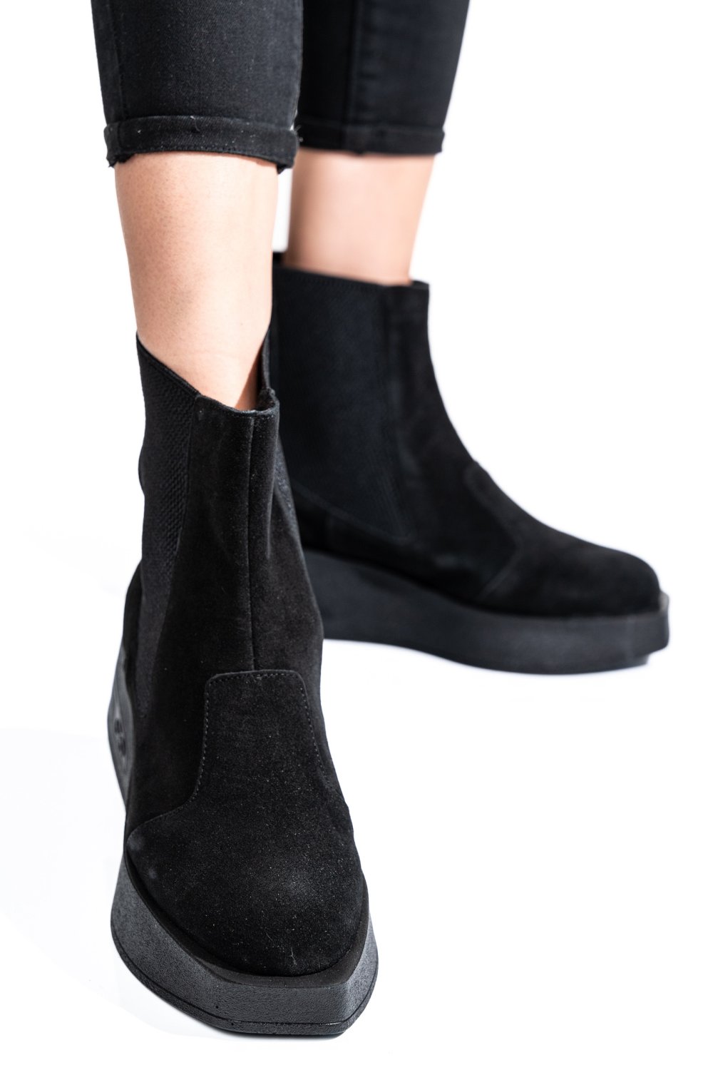 GHETE NEGRE PIELE NATURALA INTOARSA 2S7700