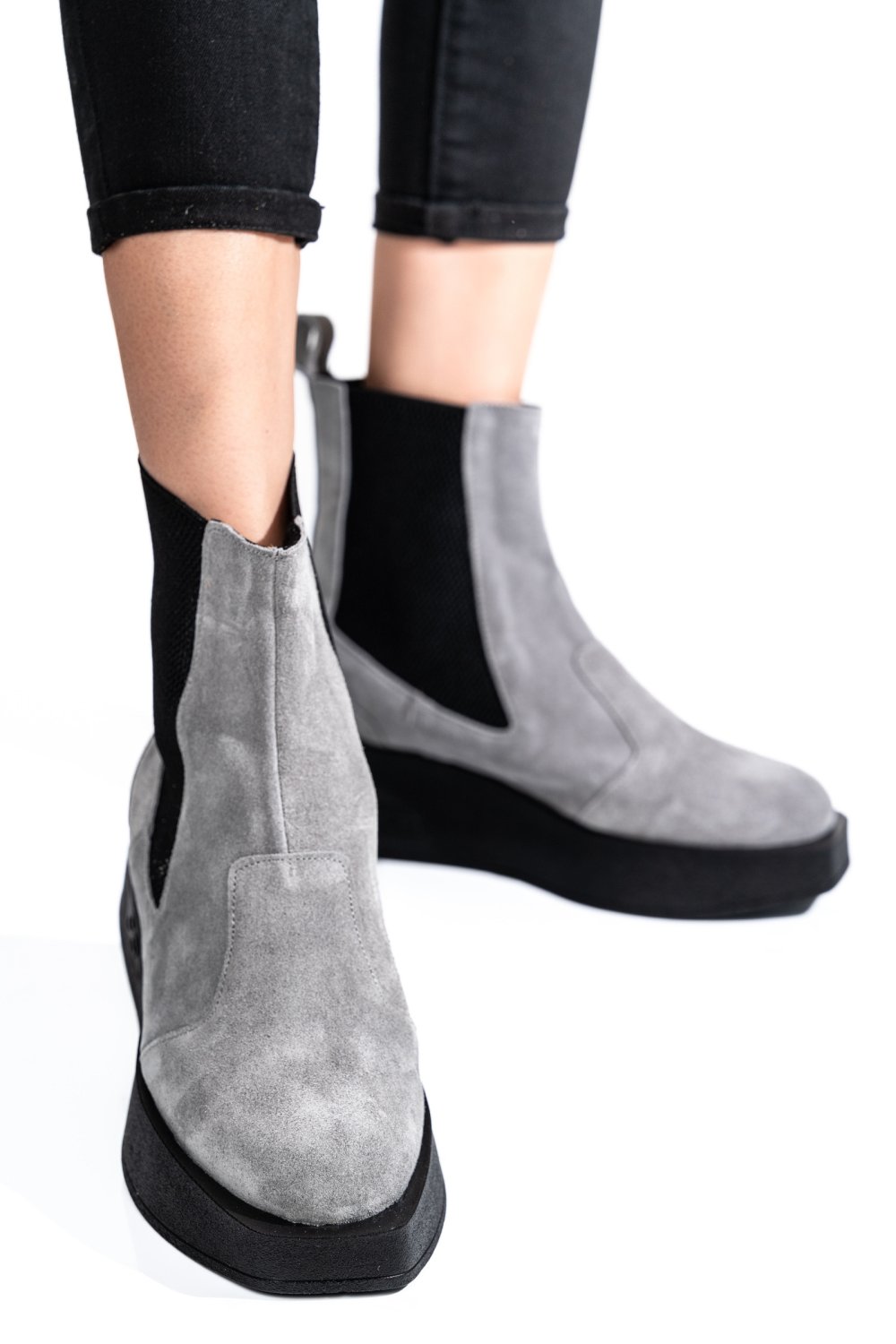 GHETE DAMA IMBLANITE PIELE NATURALA INTOARSA GRI 2S7700