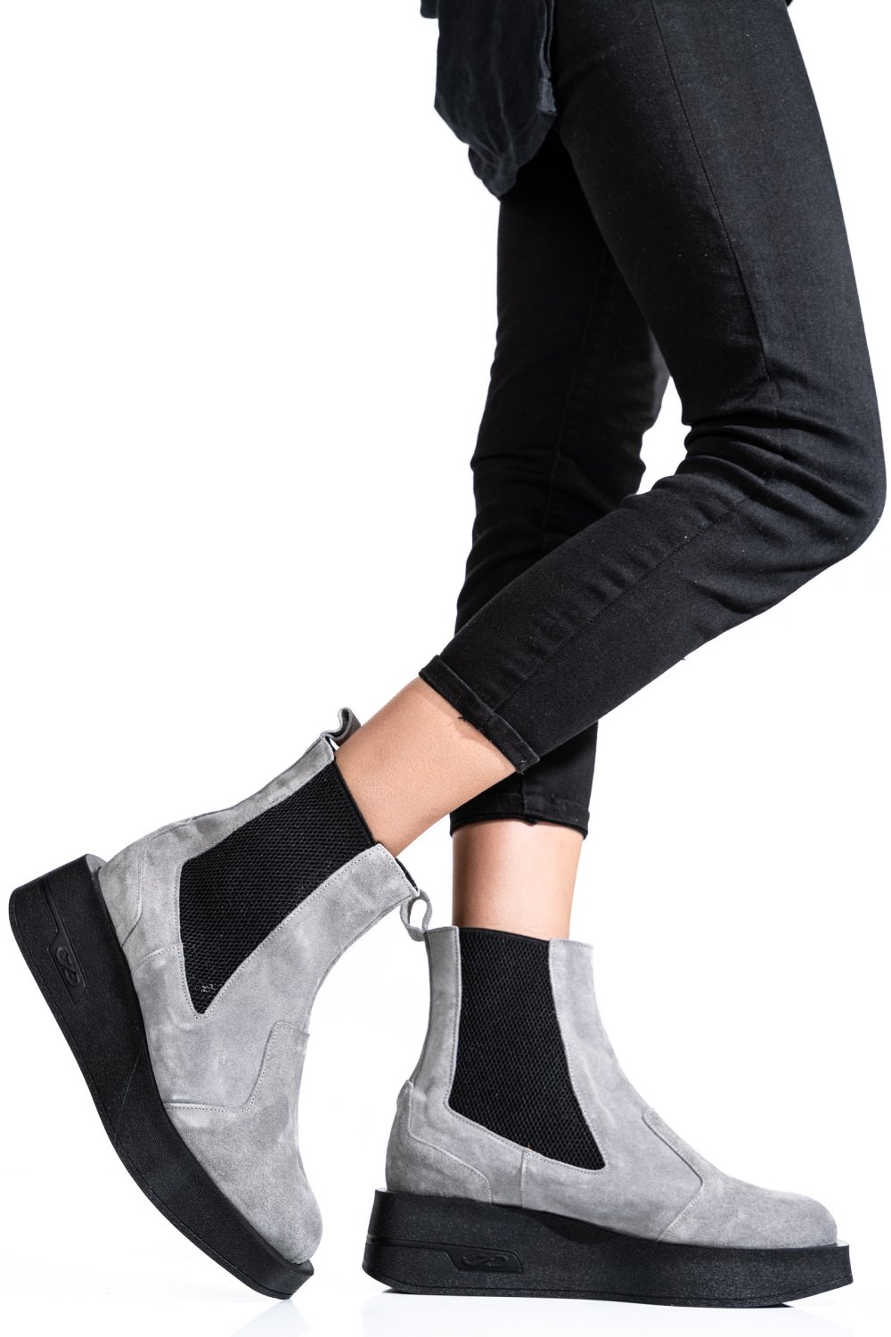 GHETE DAMA IMBLANITE PIELE NATURALA INTOARSA GRI 2S7700