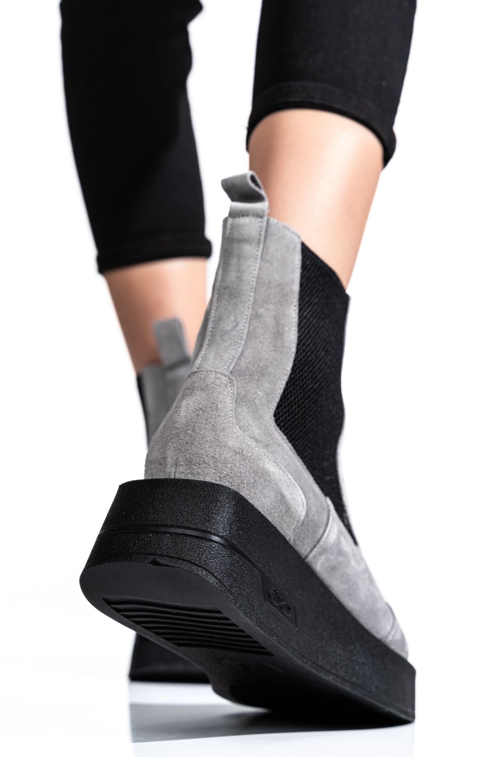 GHETE DAMA IMBLANITE PIELE NATURALA INTOARSA GRI 2S7700