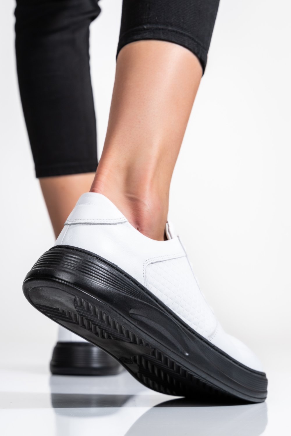 PANTOFI ALBI PIELE NATURALA APCKD330