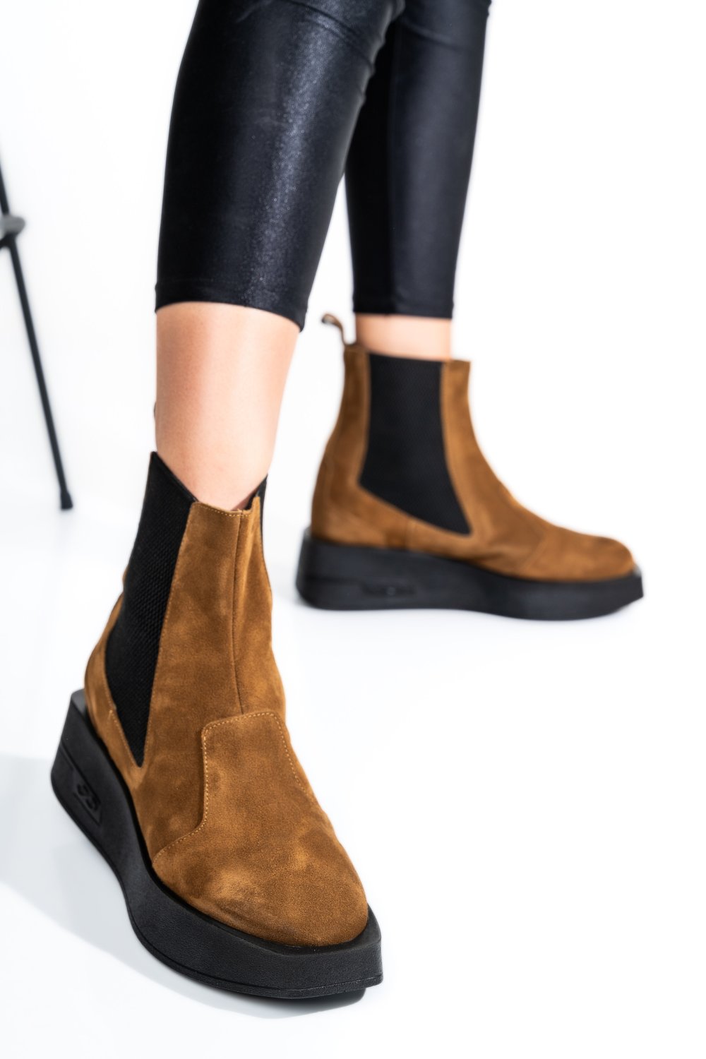 GHETE FEMEI IMBLANITE PIELE NATURALA INTOARSA MARO 2S7700