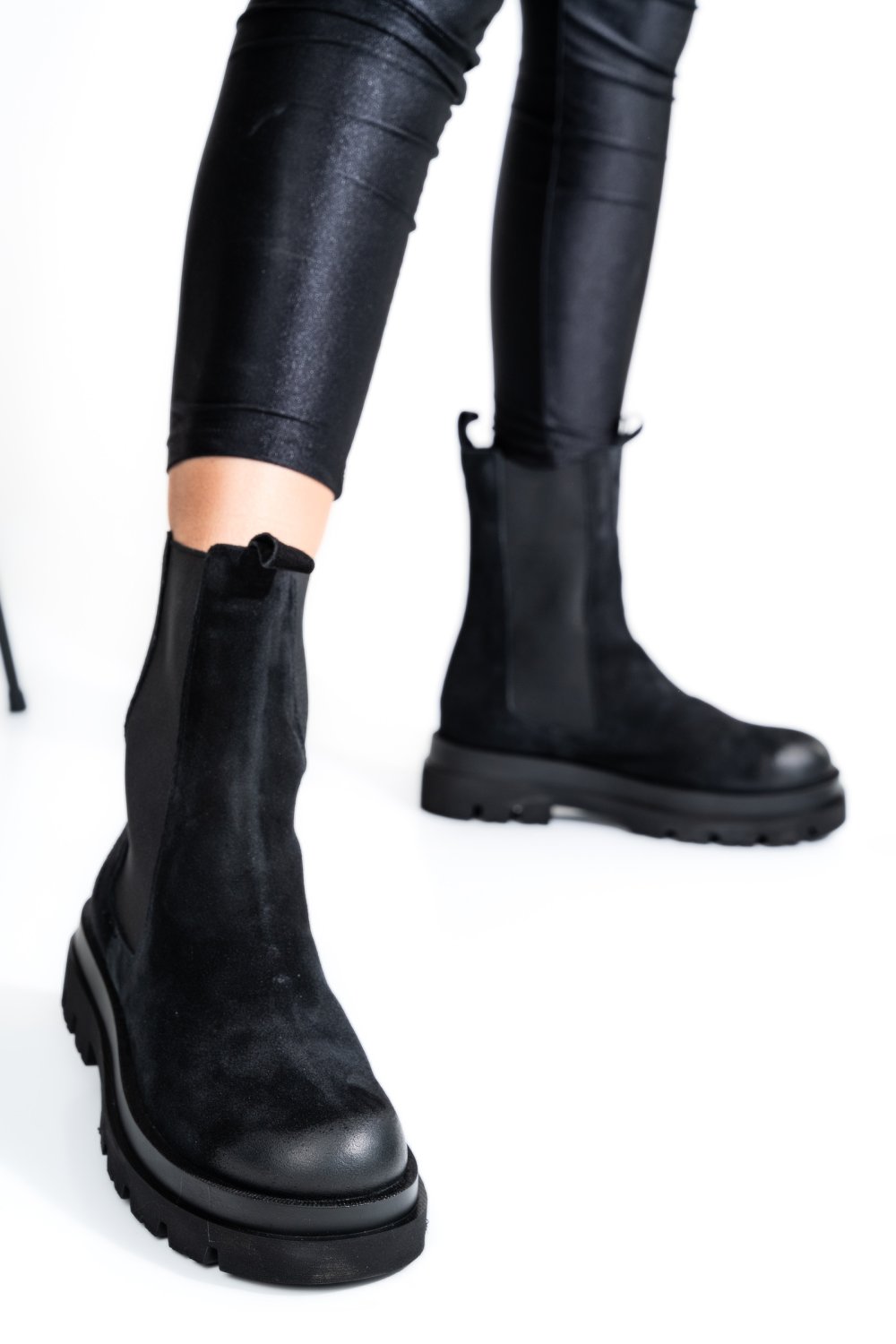 GHETE NEGRE PIELE NATURALA INTOARSA 2S77170