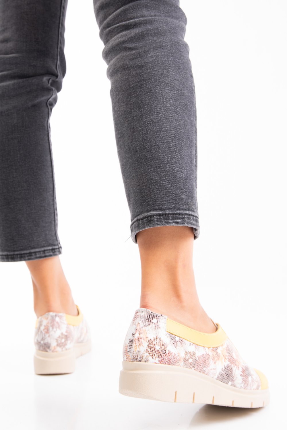 PANTOFI GALBENI PIELE NATURALA 2S77031