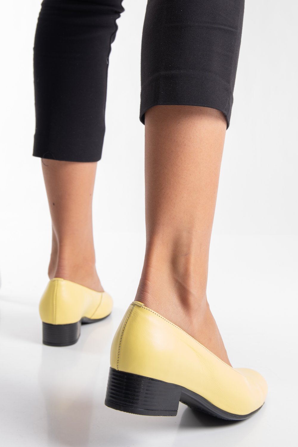 PANTOFI DAMA PIELE NATURALA GALBENI TOC MIC 2S77040
