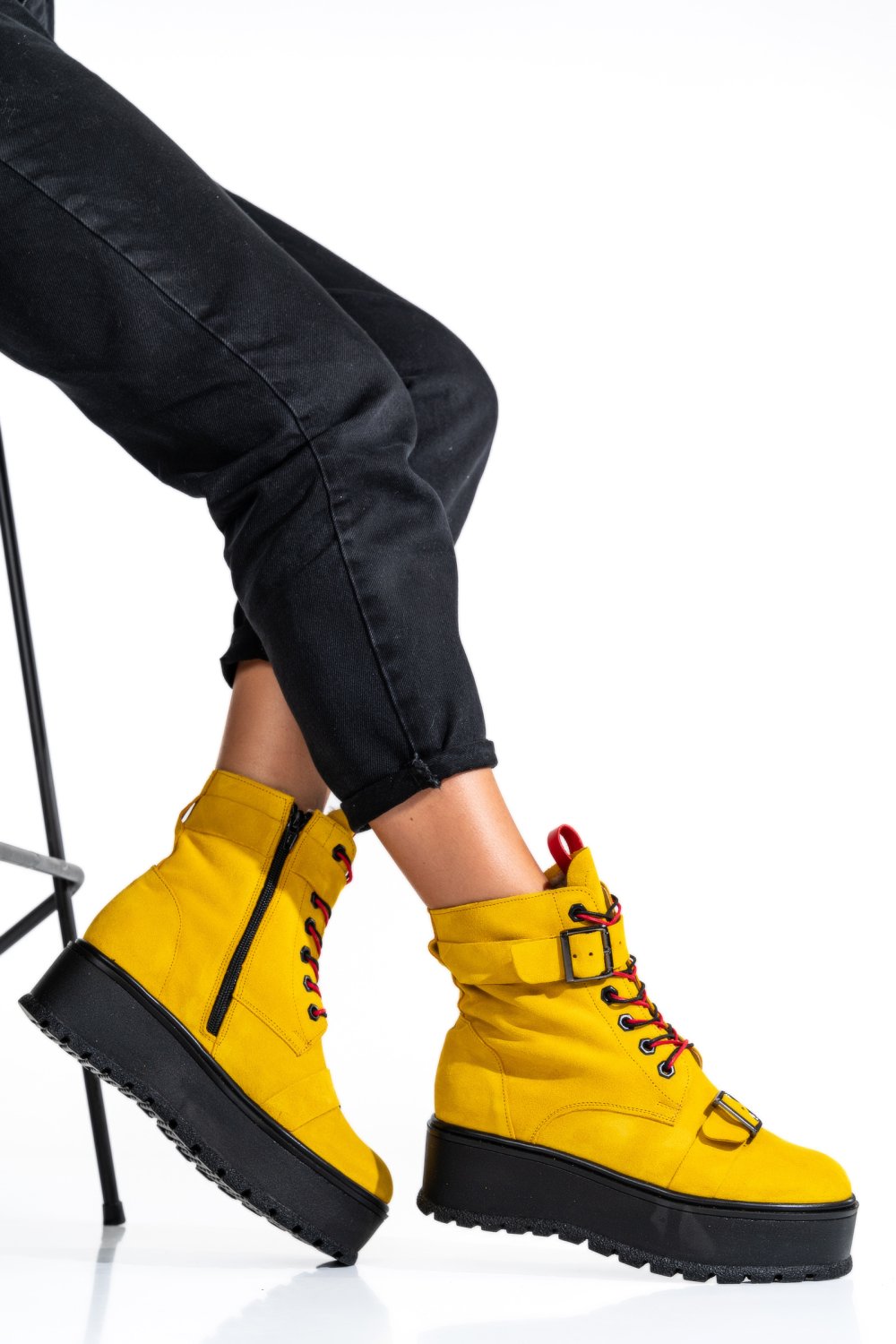 GHETE DAMA IMBLANITE PIELE NATURALA INTOARSA GALBENE 3S7700