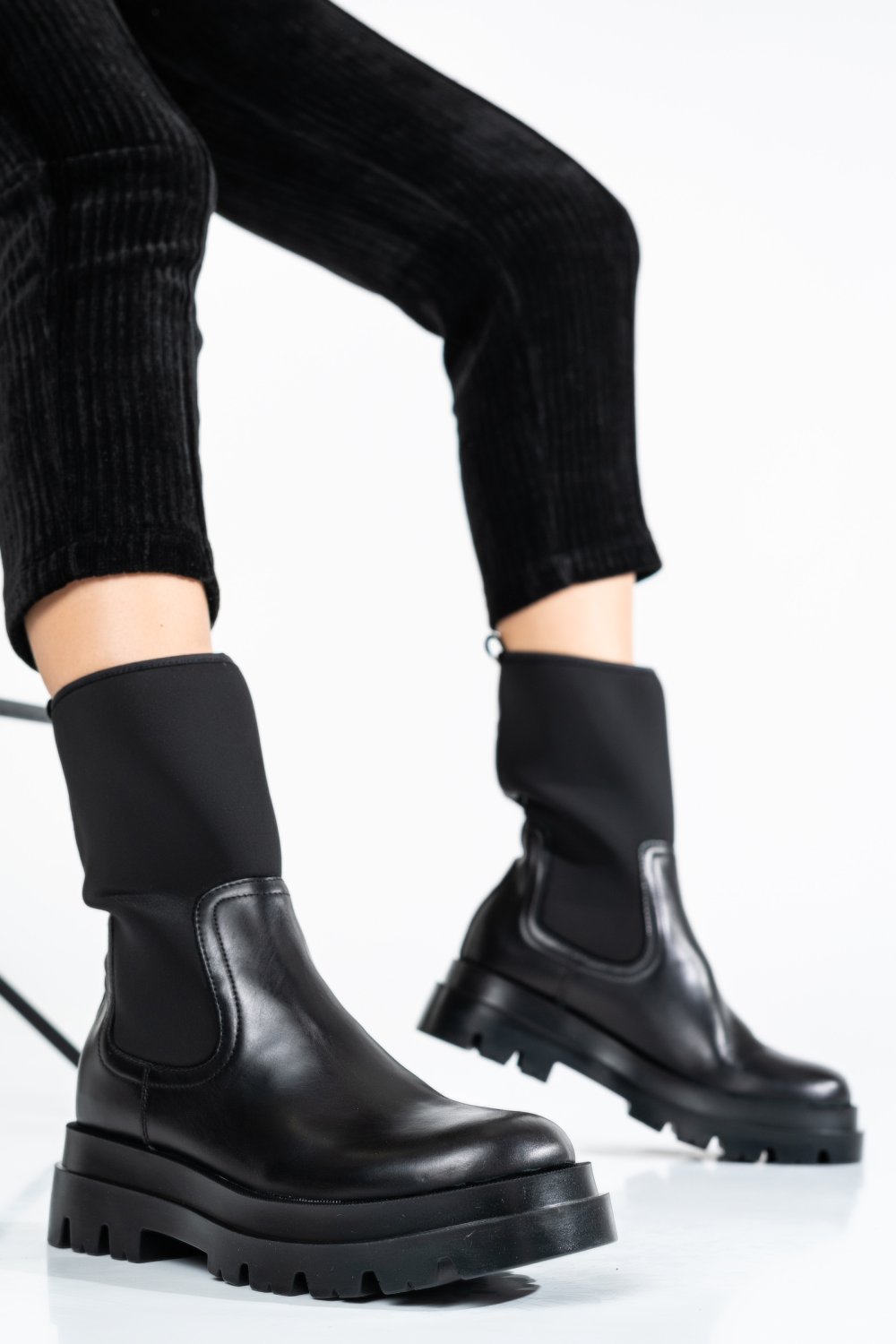 GHETE FEMEI PIELE NATURALA NEGRE 9S77007