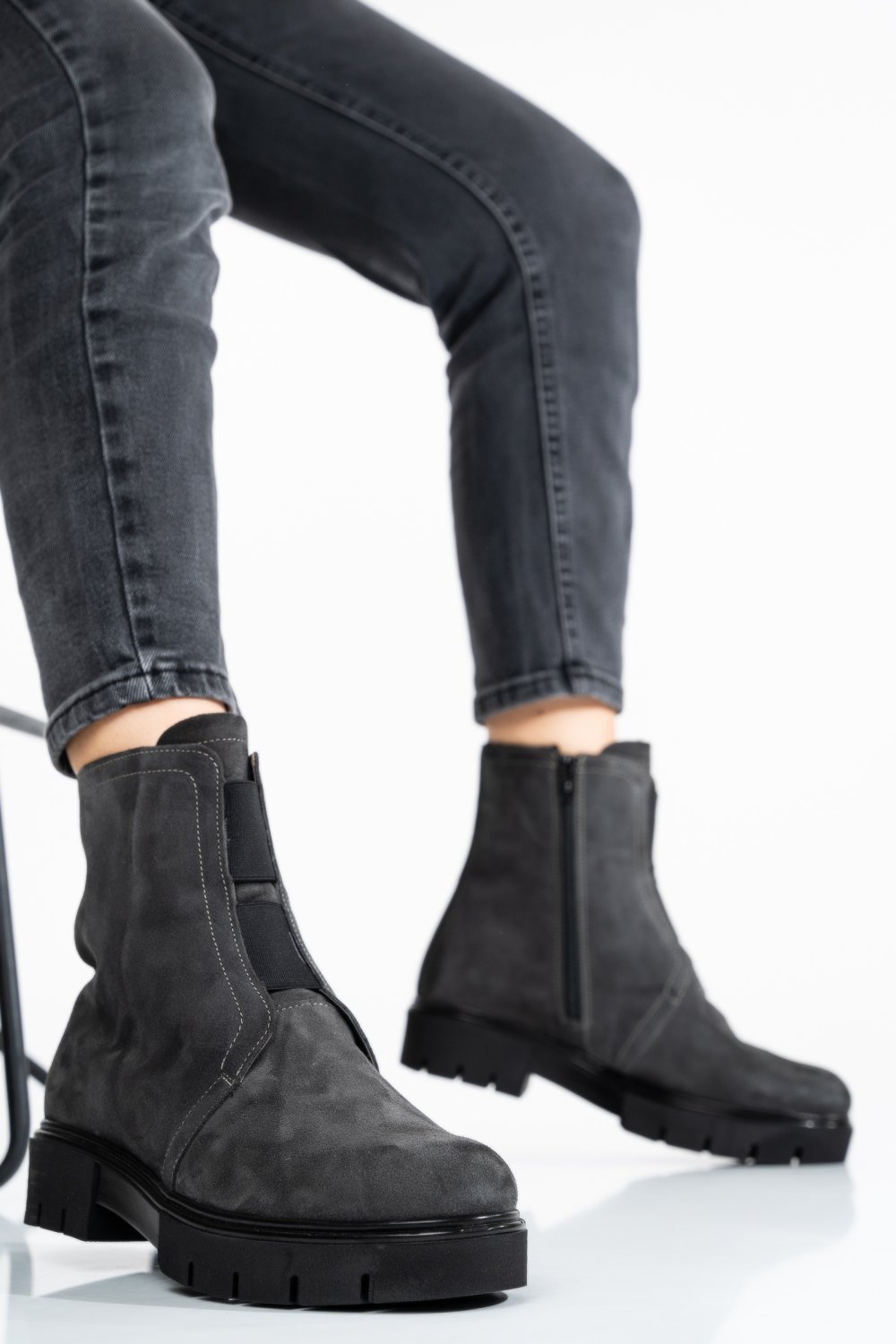 GHETE FEMEI PIELE NATURALA INTOARSA GRI INCHIS 1S7770