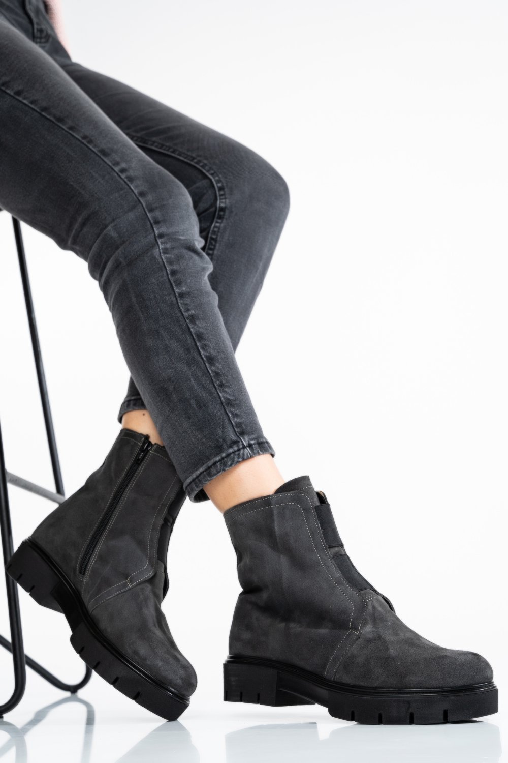 GHETE FEMEI PIELE NATURALA INTOARSA GRI INCHIS 1S7770