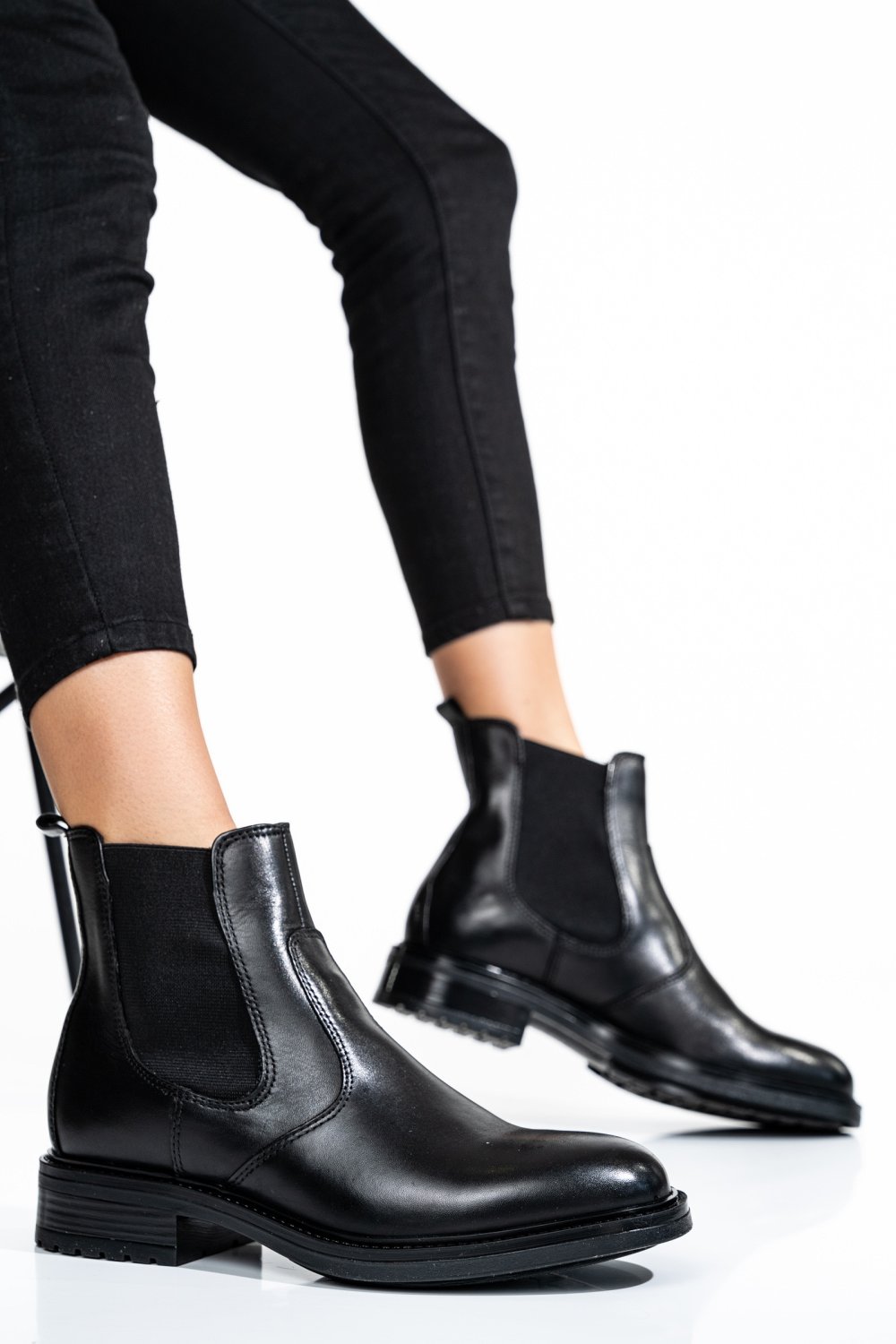 GHETE DAMA DE IARNA PIELE NATURALA NEGRE WS77H66H03