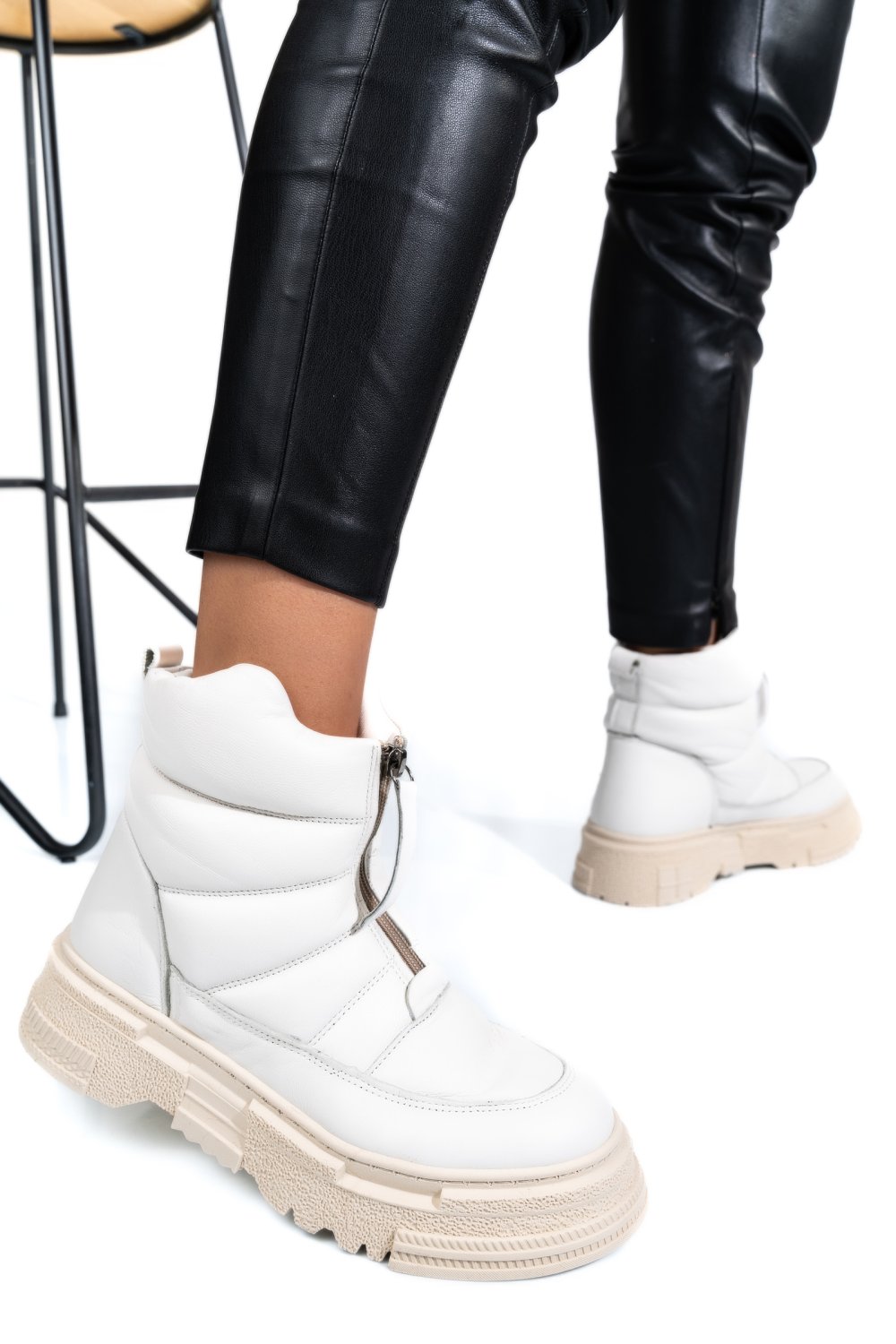 GHETE ALBE PIELE NATURALA APCK4003