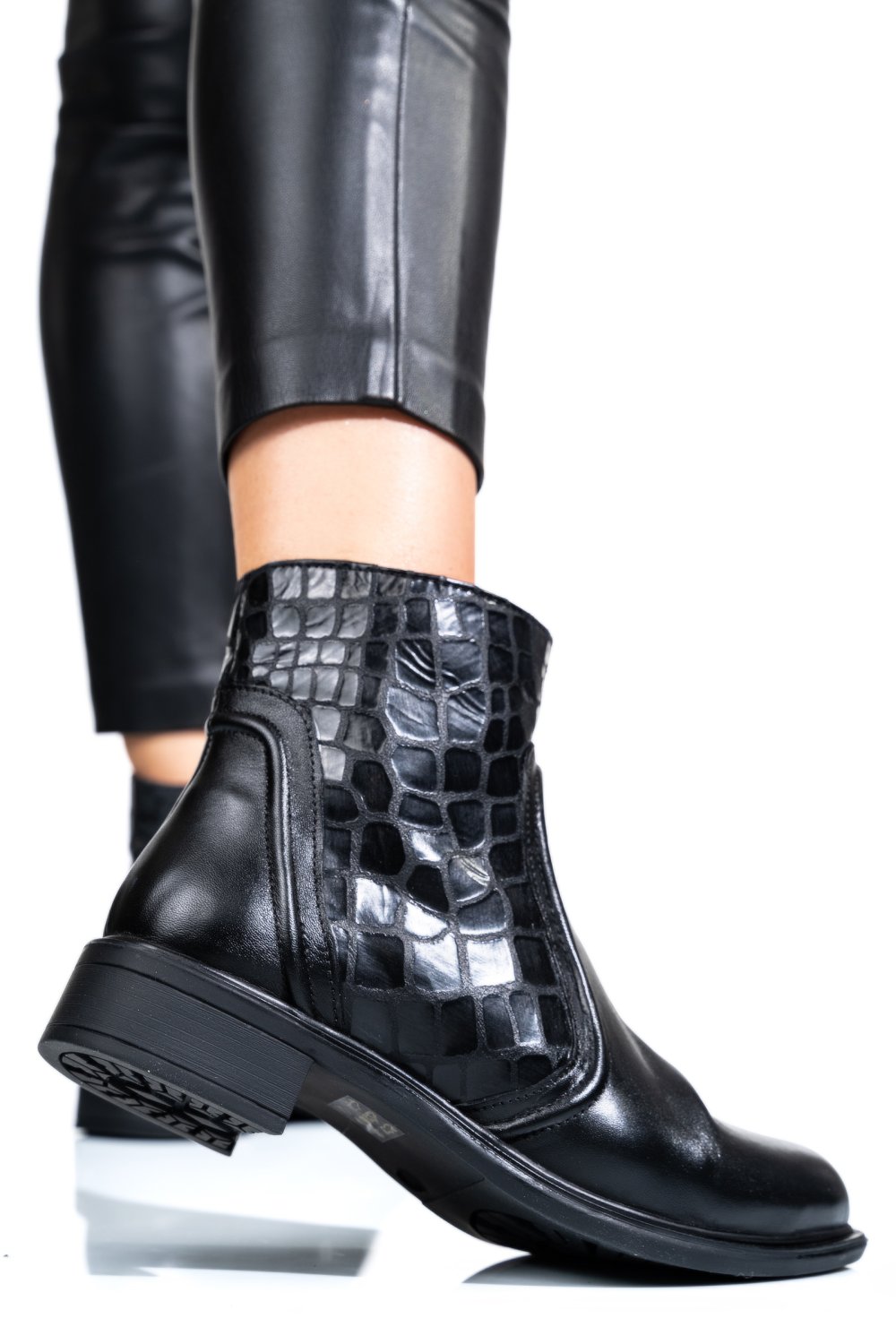 GHETE DAMA CAPTUSITE PIELE NATURALA NEGRE CAPTUSITE 7S77604