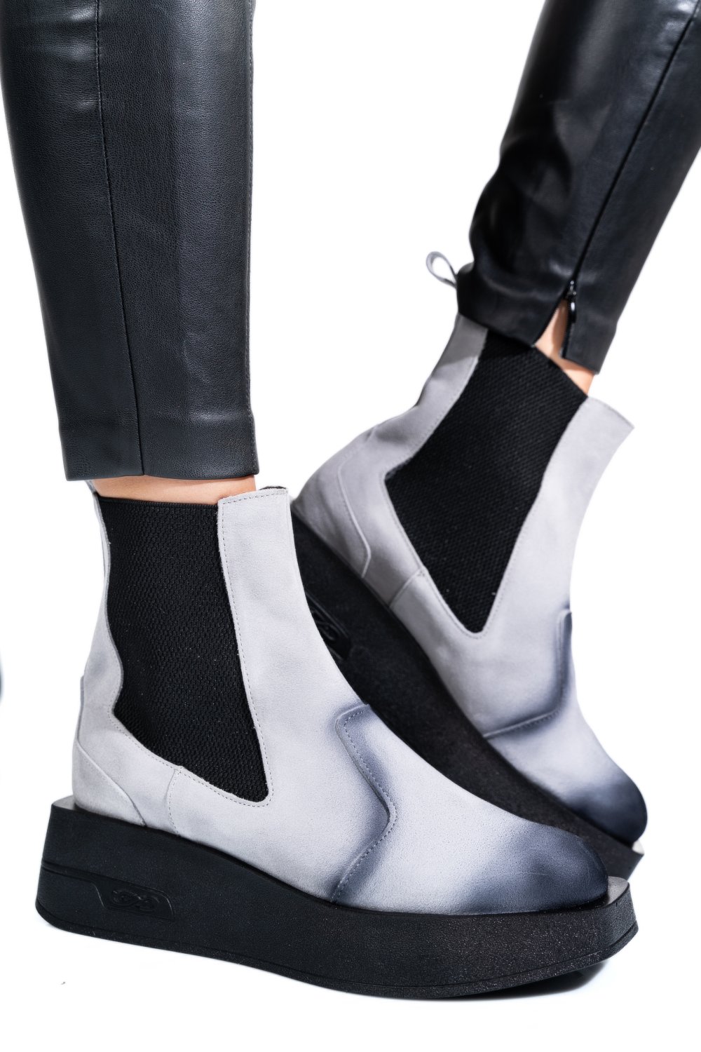 GHETE GRI NEGRU PIELE NATURALA INTOARSA 2S7700