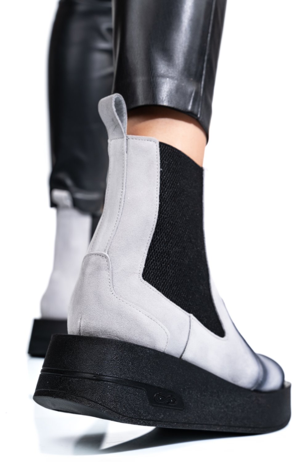 GHETE GRI NEGRU PIELE NATURALA INTOARSA 2S7700