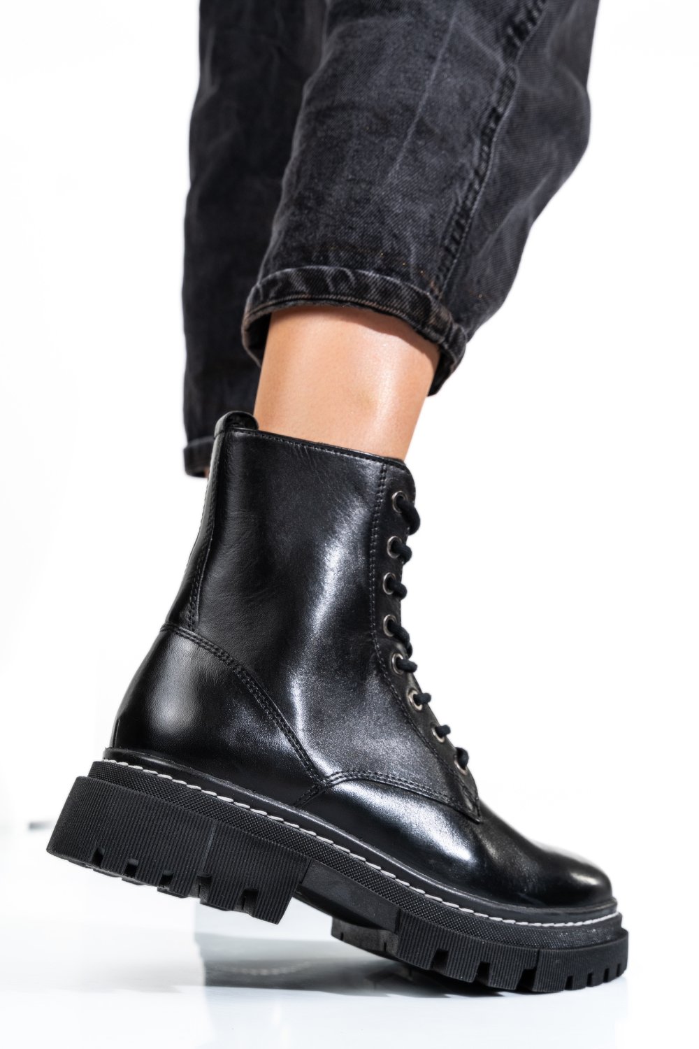 GHETE DAMA CU SIRETURI PIELE NATURALA NEGRE VS77B06-3201