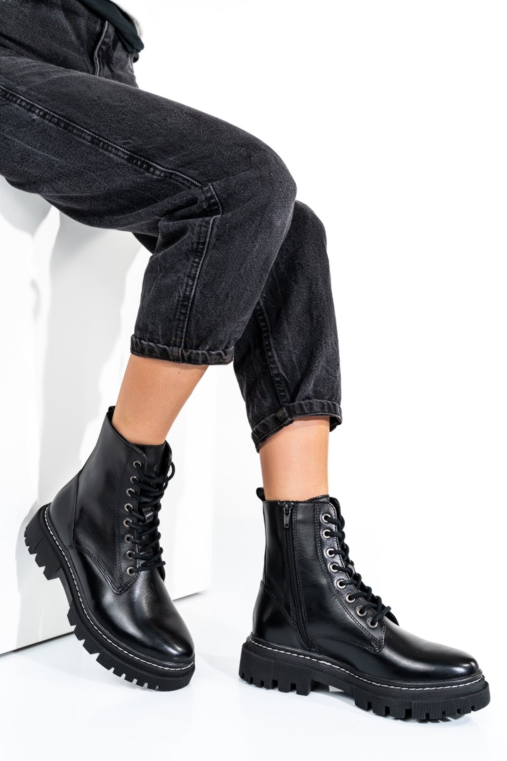 GHETE DAMA CU SIRETURI PIELE NATURALA NEGRE VS77B06-3201