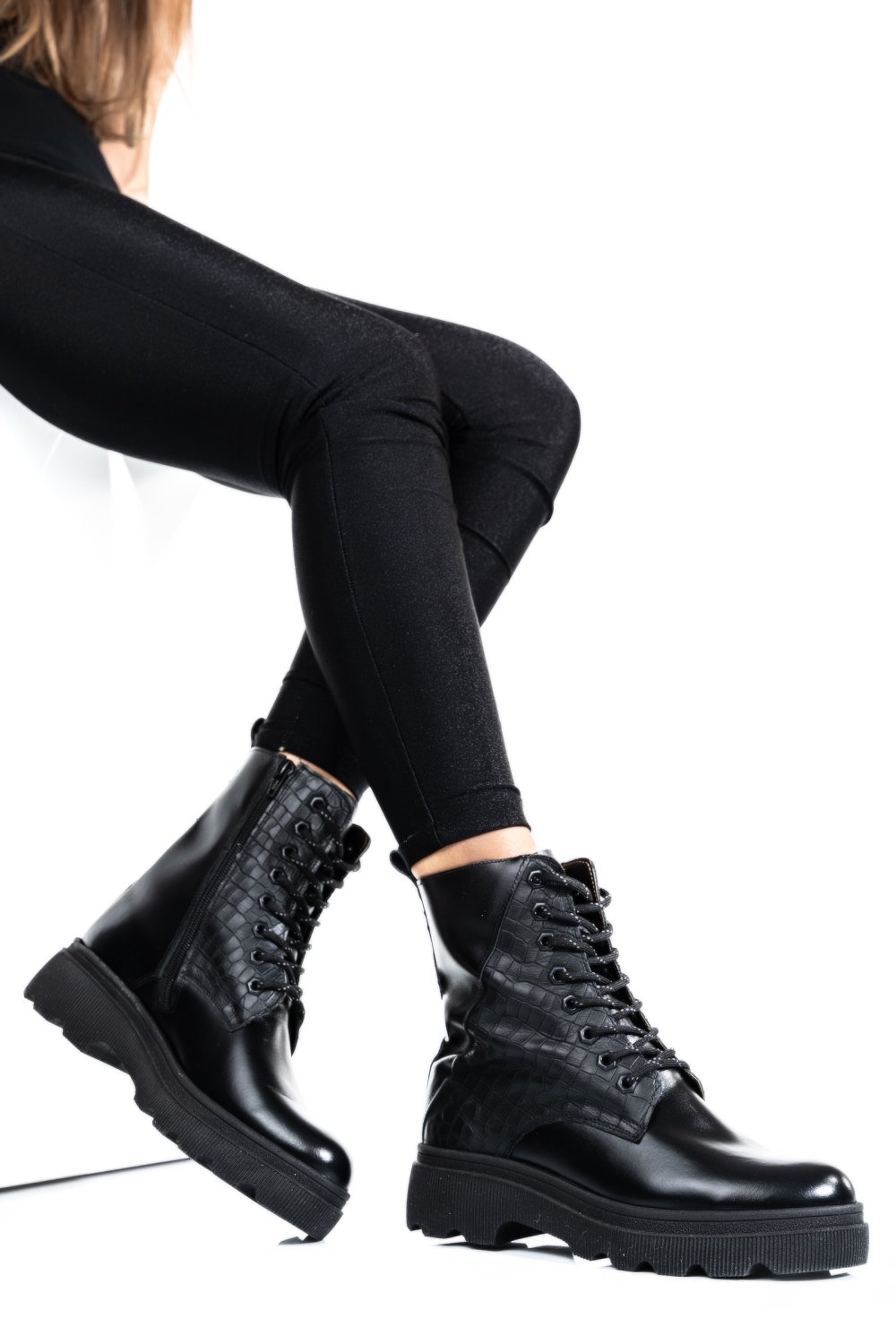 GHETE DAMA IMBLANITE PIELE NATURALA NEGRE CRO 1S7750LIB