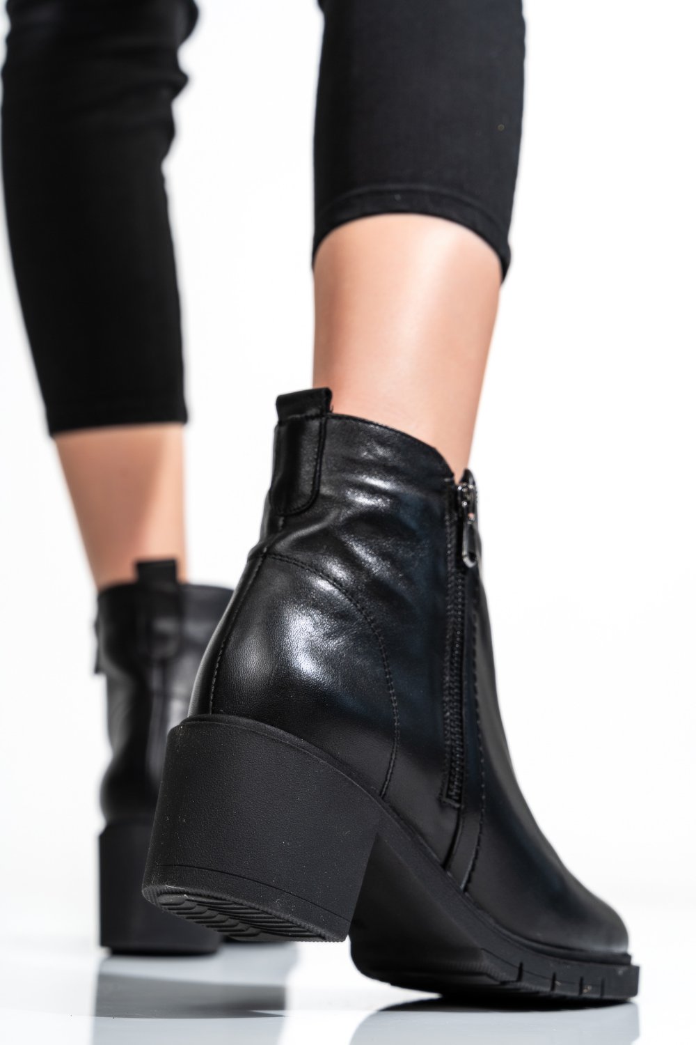 BOTINE FEMEI PIELE NATURALA NEGRE 2S7732-026NP