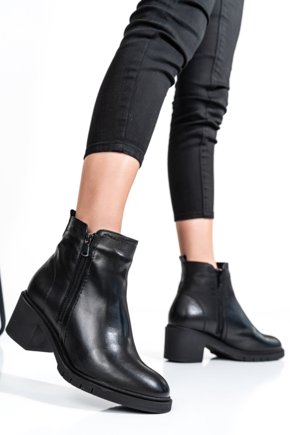 BOTINE FEMEI PIELE NATURALA NEGRE 2S7732-026NP