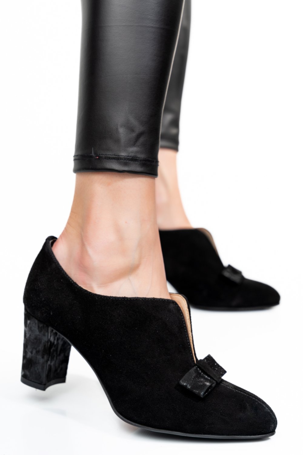 PANTOFI NEGRI TOC FLORAL PIELE NATURALA INTOARSA 3PC707