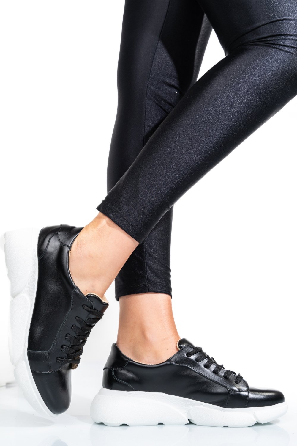 PANTOFI SPORT NEGRU ALB PIELE NATURALA 3S77011B