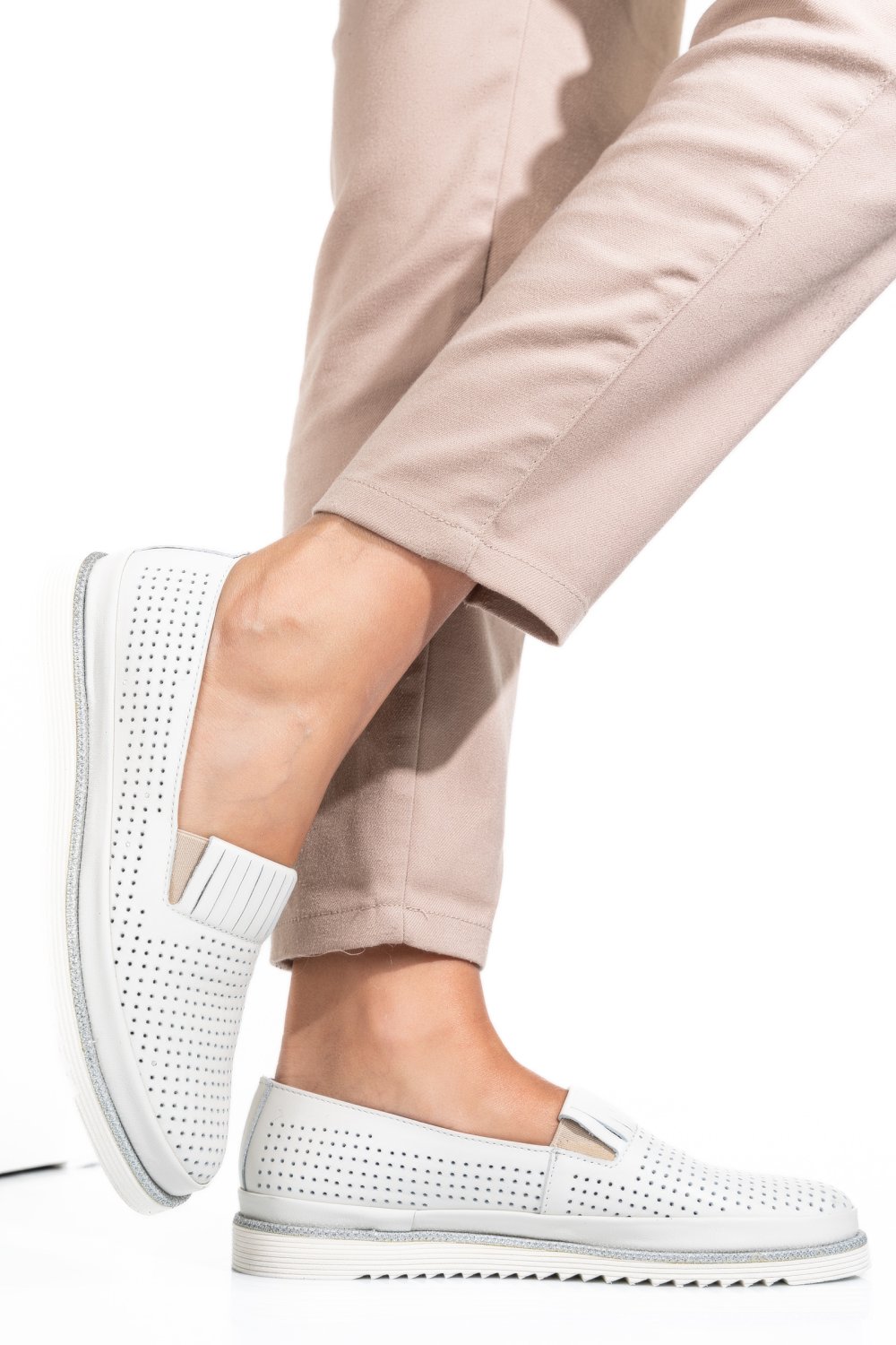 MOCASINI ALB ARGINTIU PIELE NATURALA 2PC36