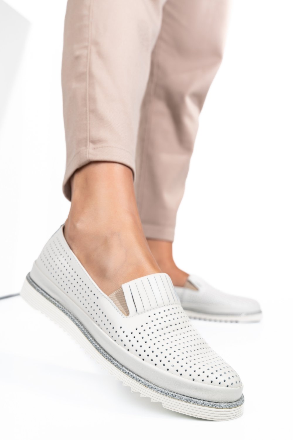 MOCASINI ALB ARGINTIU PIELE NATURALA 2PC36