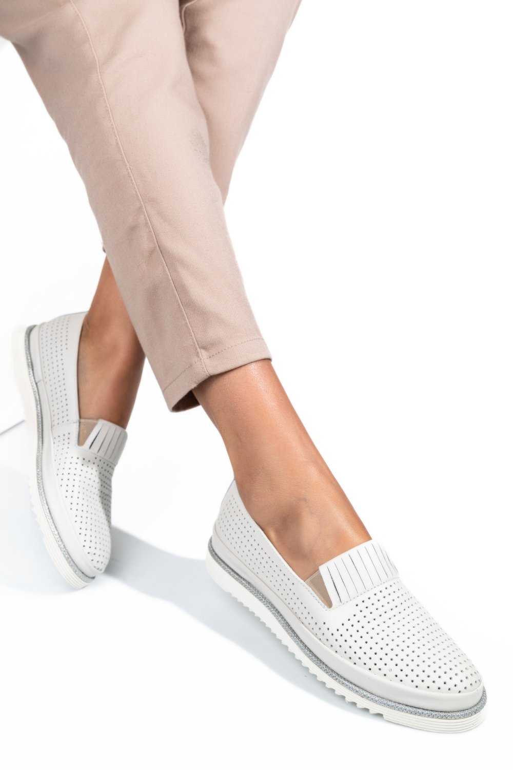 MOCASINI ALB ARGINTIU PIELE NATURALA 2PC36