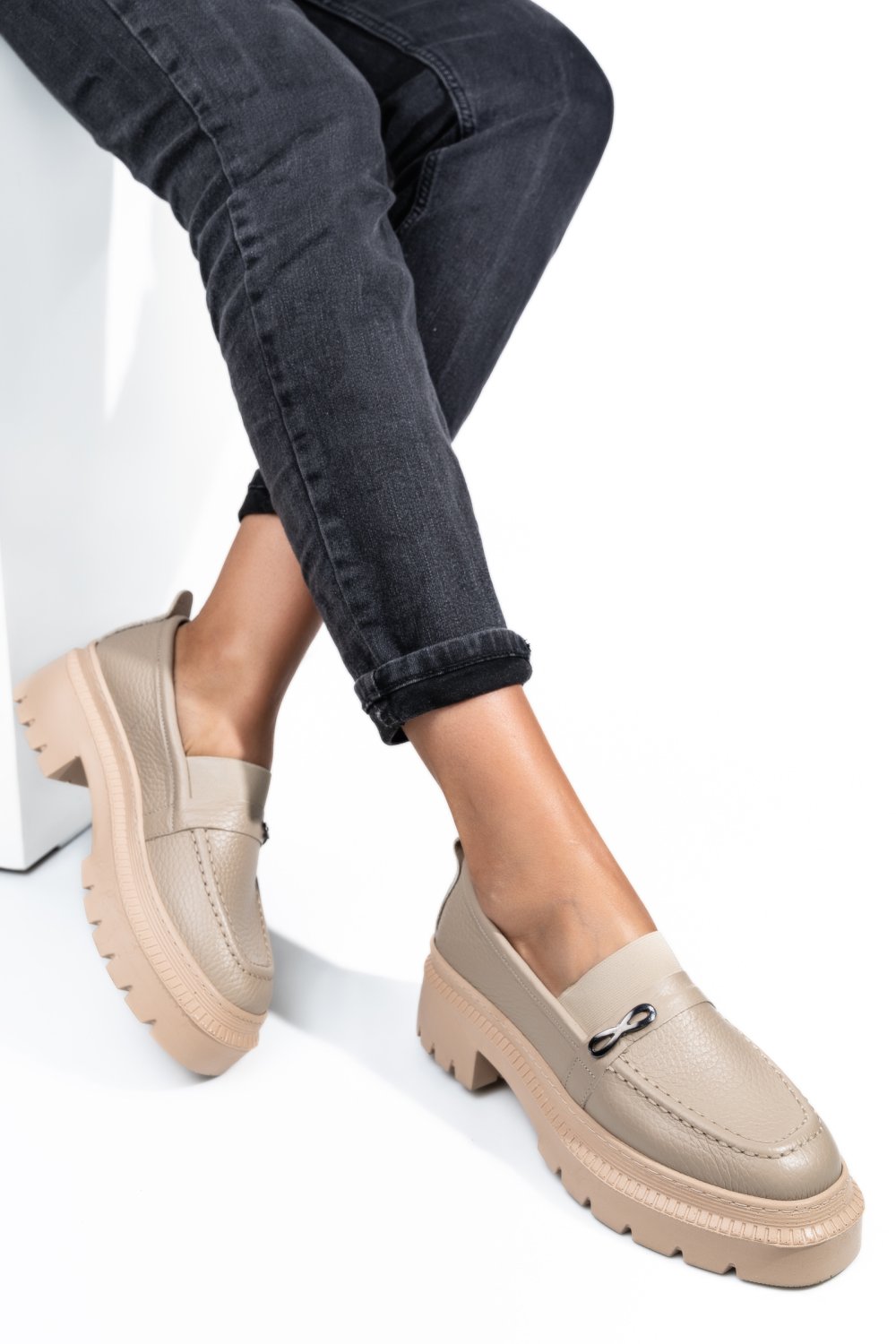 MOCASINI BEJ PIELE NATURALA IPCBM011