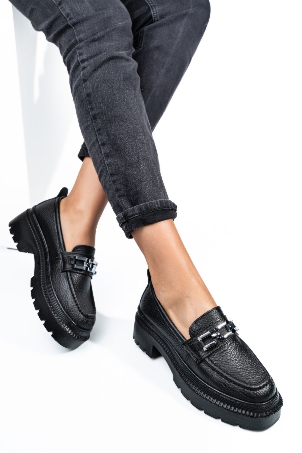 MOCASINI NEGRI PIELE NATURALA IPCBM017