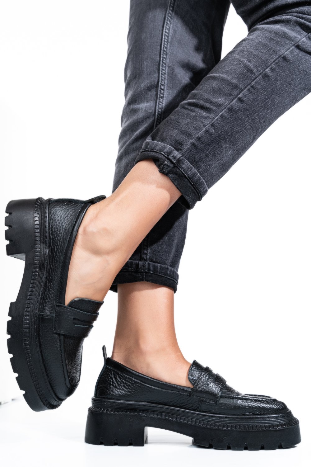 MOCASINI NEGRI PIELE NATURALA IPCBM028