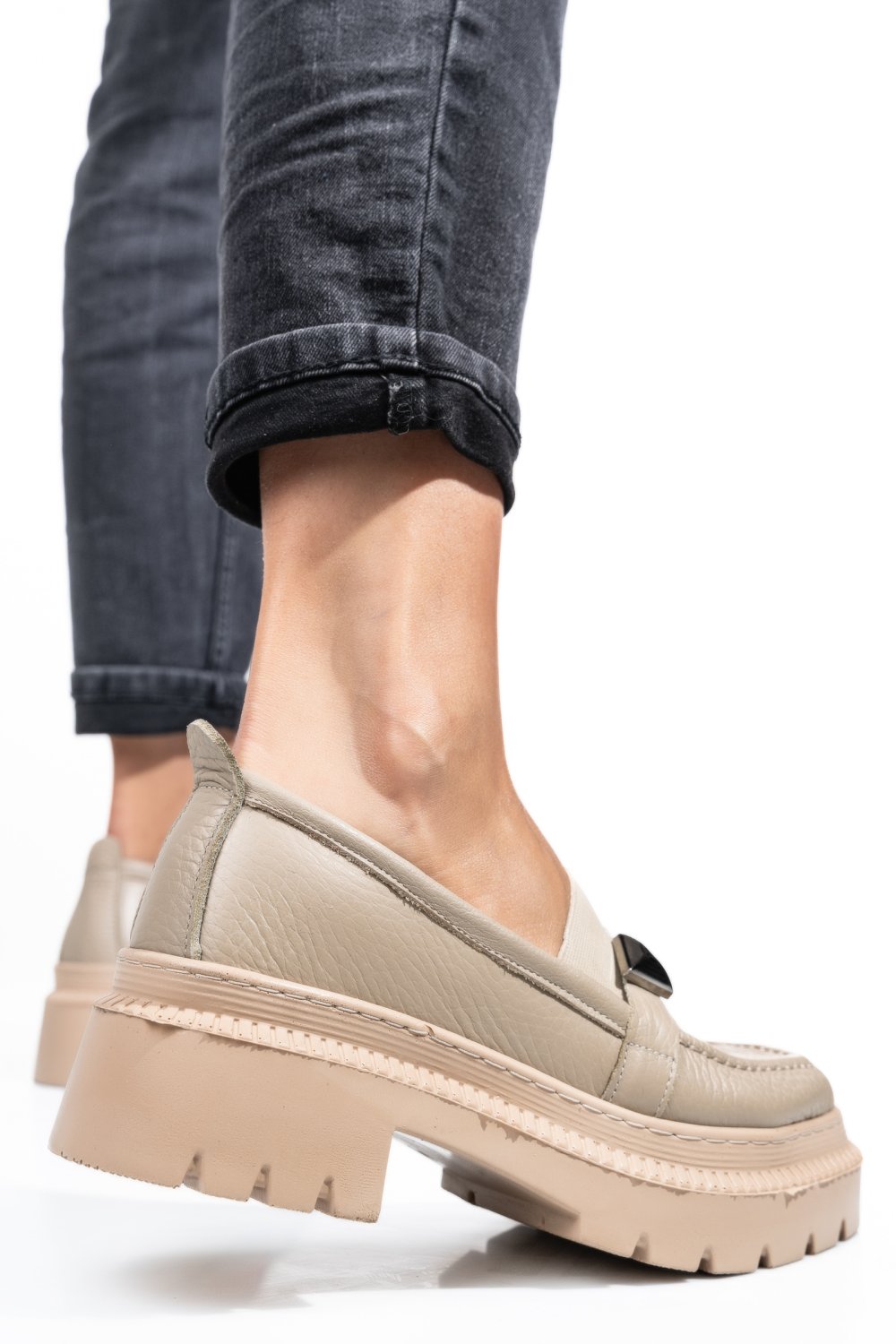 MOCASINI BEJ PIELE NATURALA IPCBM013